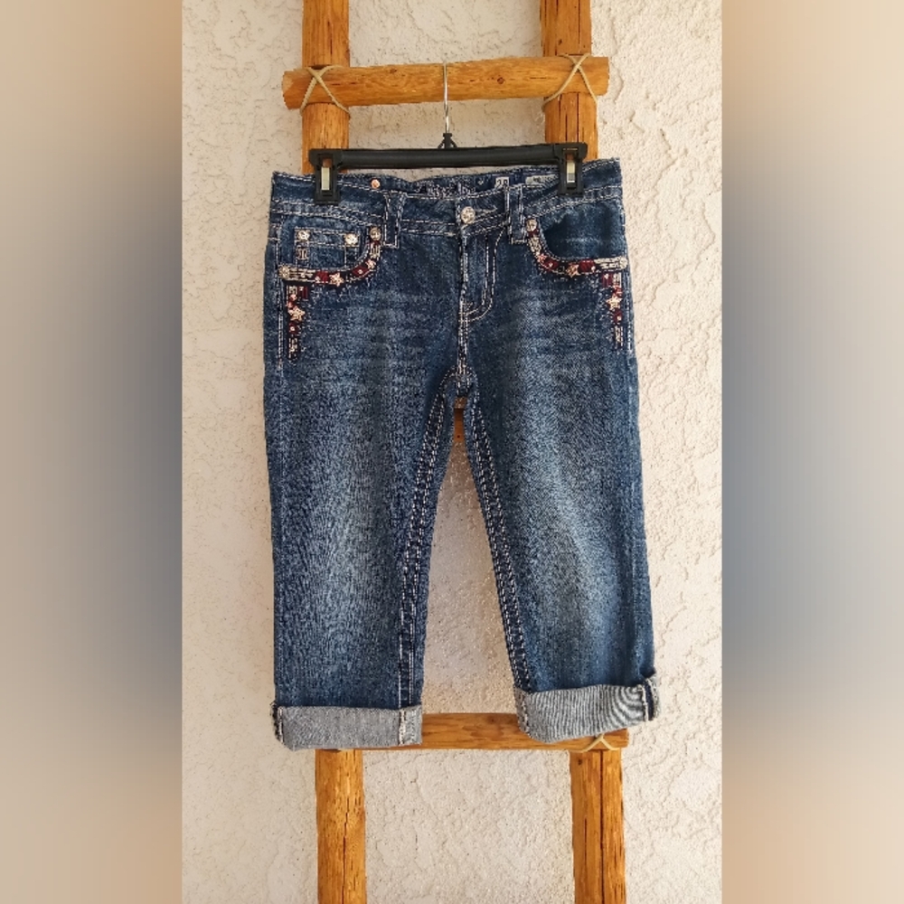 🔥 Miss Me Women's (28 W - 14 L) Cuffed Capri Distressed Jeans.🔥 FINAL PRICE 🔥 - Picture 4 of 4